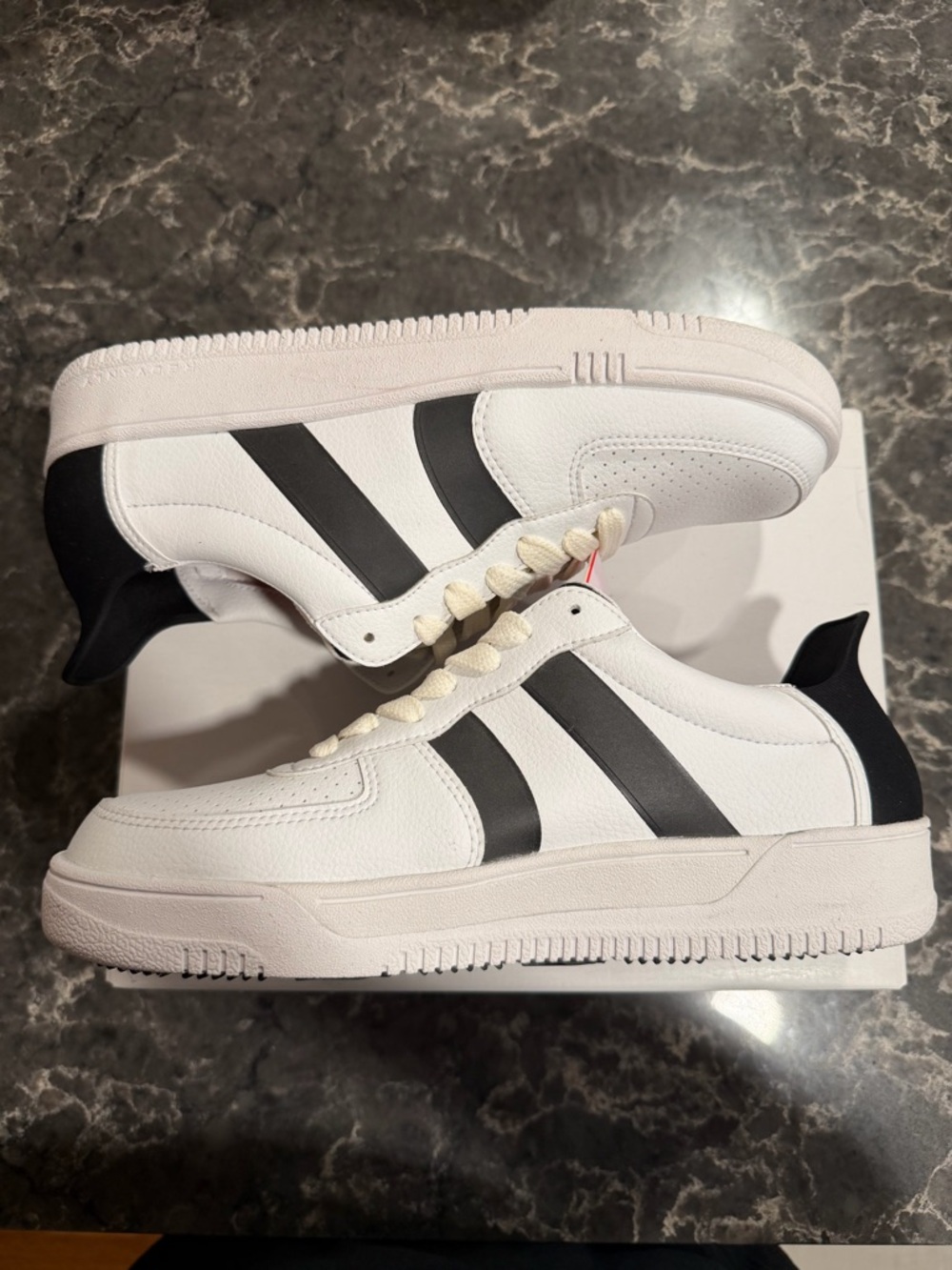 New REDVANLY Contender Spikeless Golf Shoe (Bright White/Tuxedo) - Picture 2 of 7